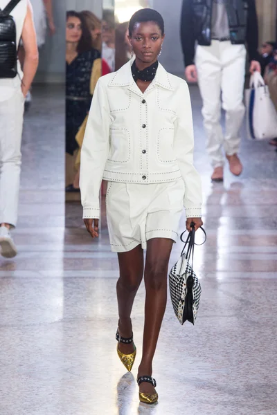 Look 52